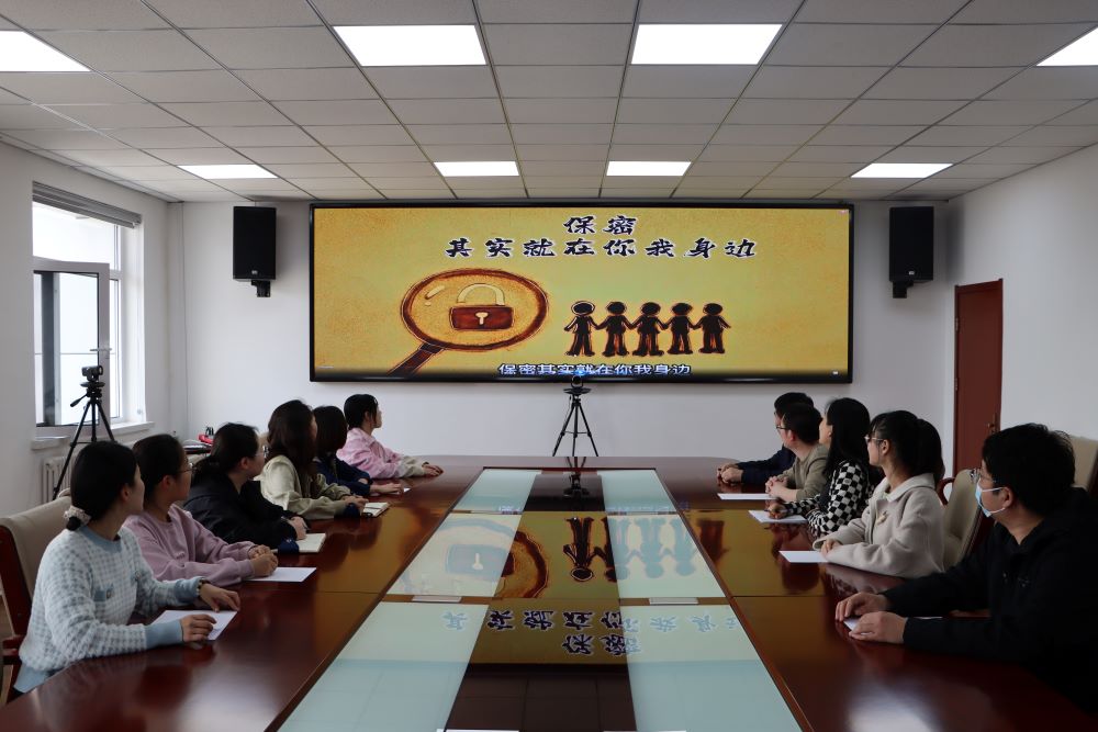 三河检察院组织检察干警观看国家安全教育宣传片,进一步增强检察干警国家安全意识,提升风险鉴别和防范能力.jpg